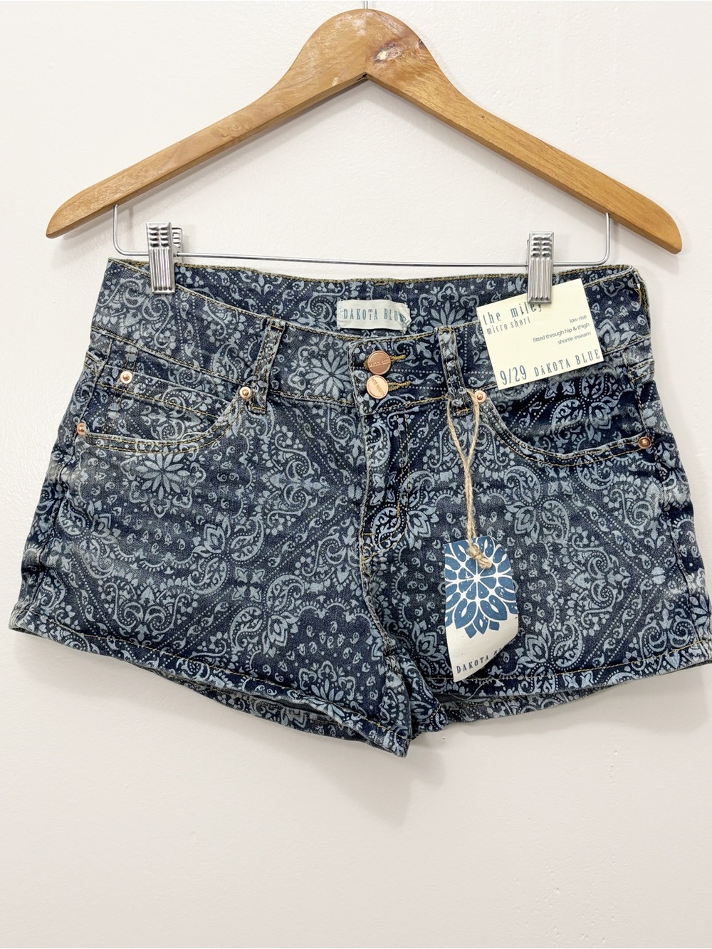 Dakota Blue Shortie Inseam Low Rise Blue Paisley Bandana Denim Shorts Size 9/29